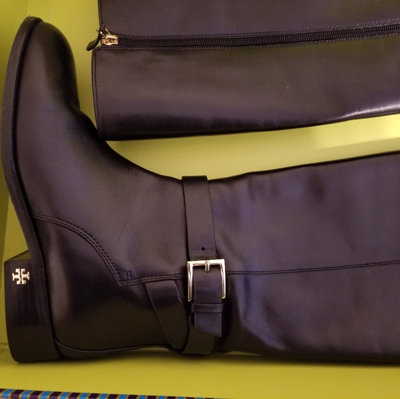 Tory Burch Shoes - Viene pequeñas de la parte de arriba